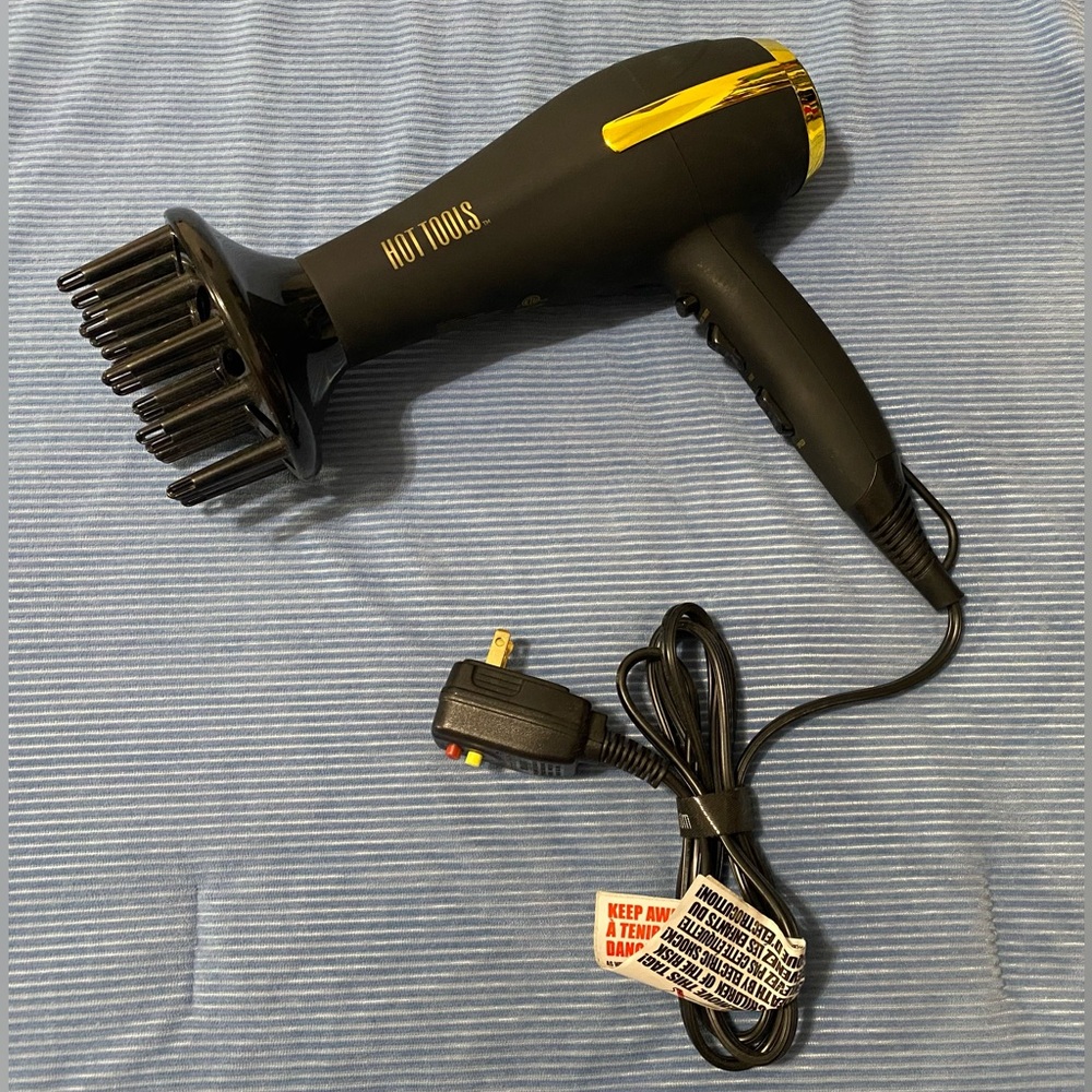 Hair Dryer with detachable diffuser by Hot Tools